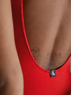 Calvin Klein Maillot De Bain Décolleté Dans Le Dos - CK Texture 6 Calvin Klein Maillot De Bain Décolleté Dans Le Dos - CK Texture – Image 4